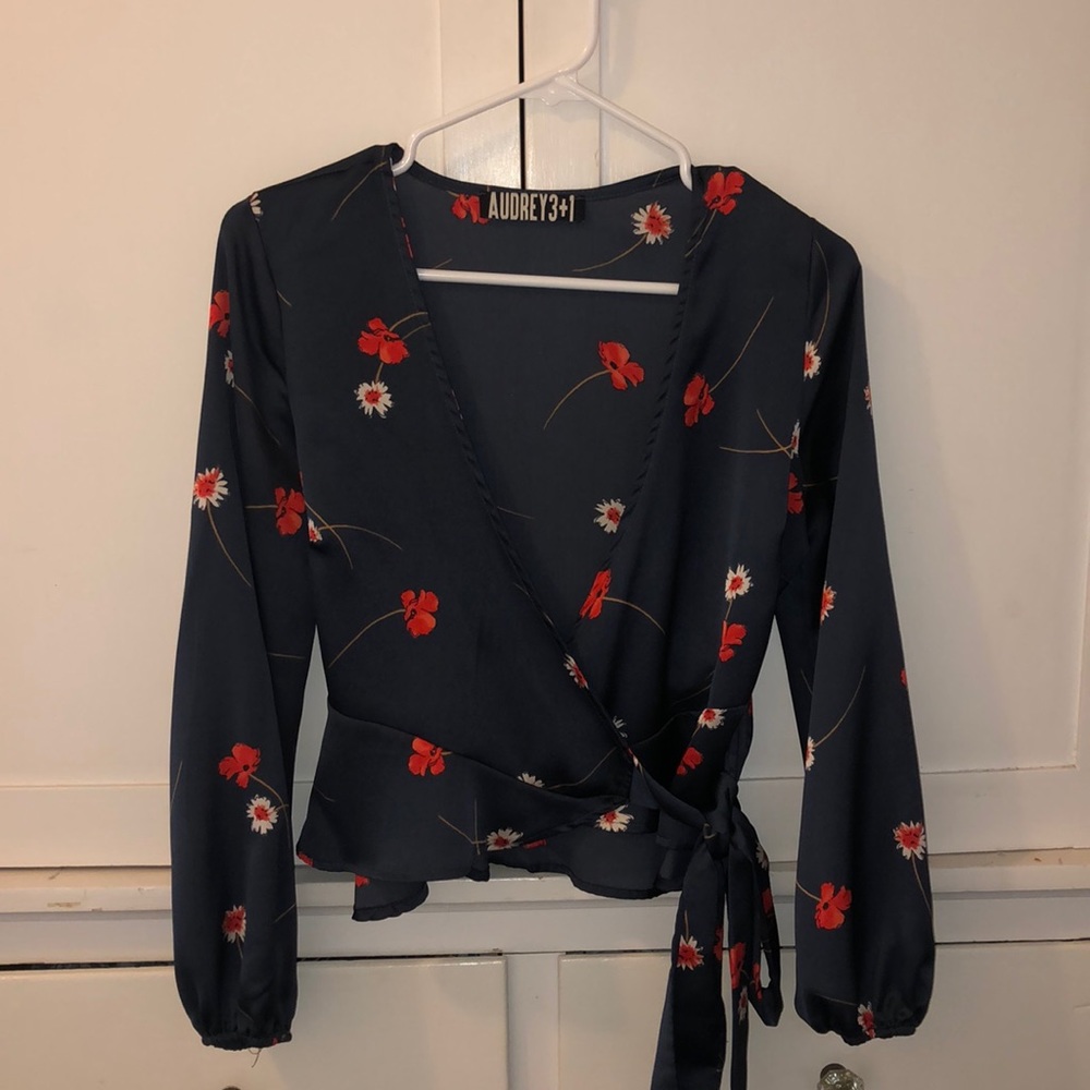 Audrey 3+1 // Navy blouse with red & white floral